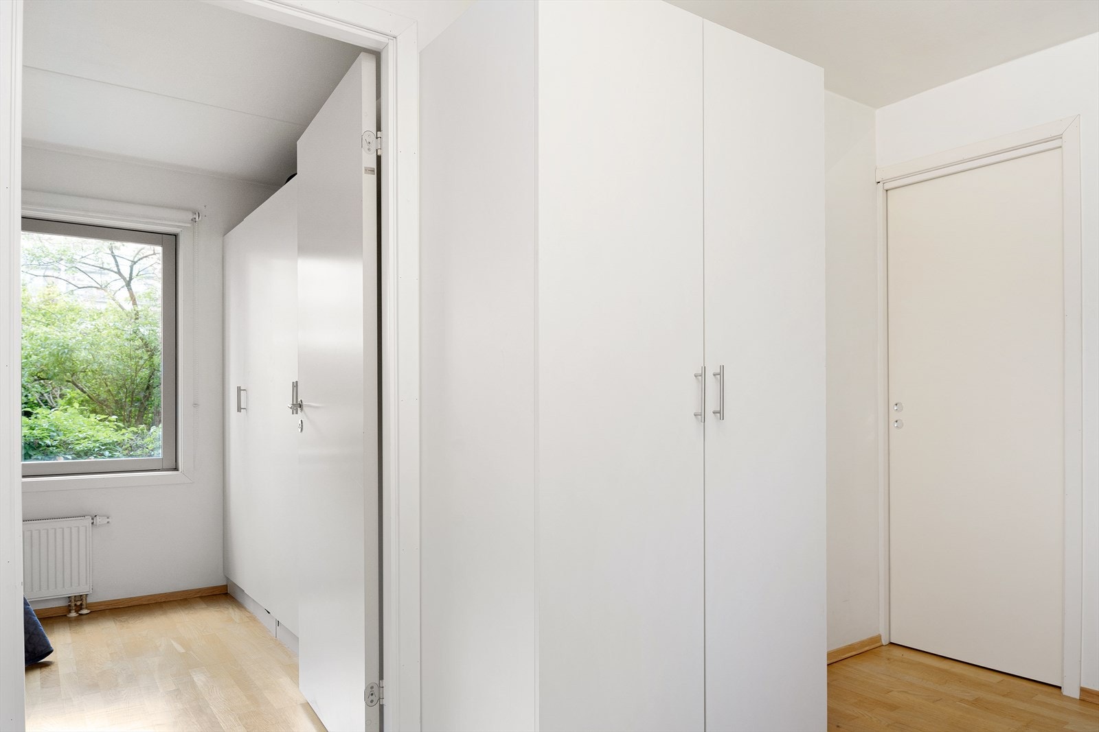 Mellomgang med adkomst til innebod Galleribilde