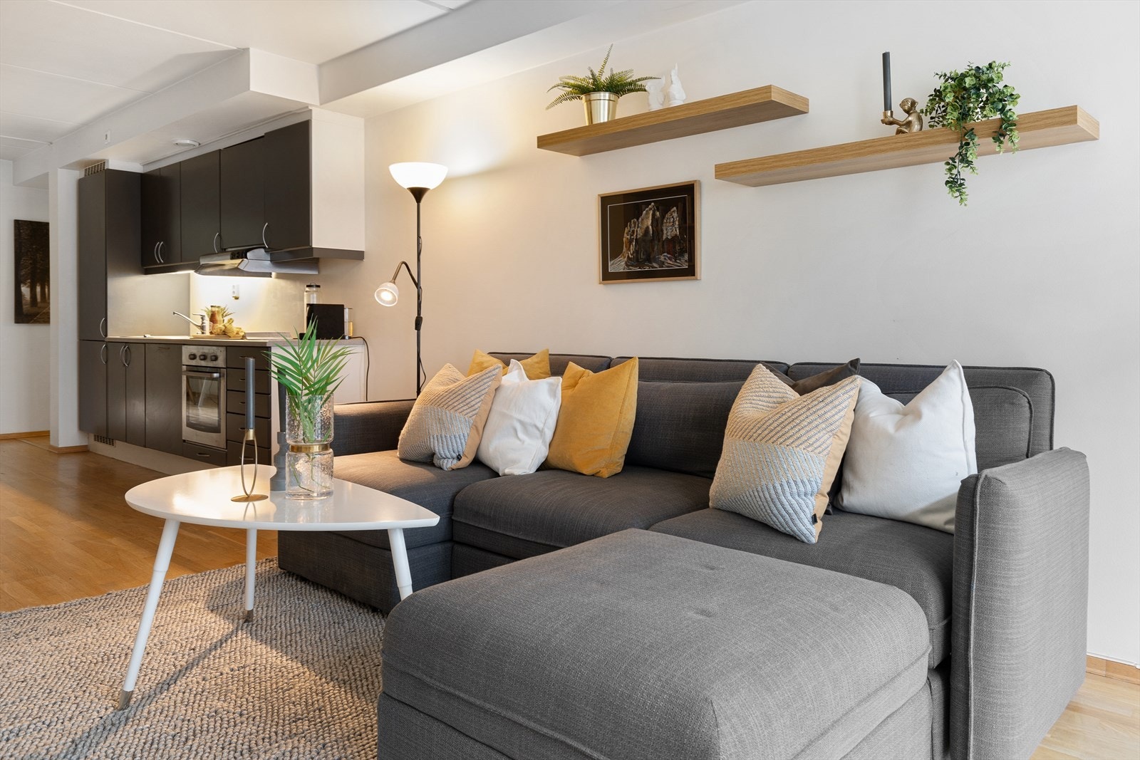 Stue med plass til sofagruppe Galleribilde