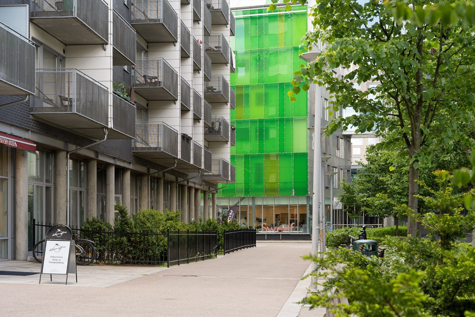 - Boligen ligger mot rolig gågate - Galleribilde