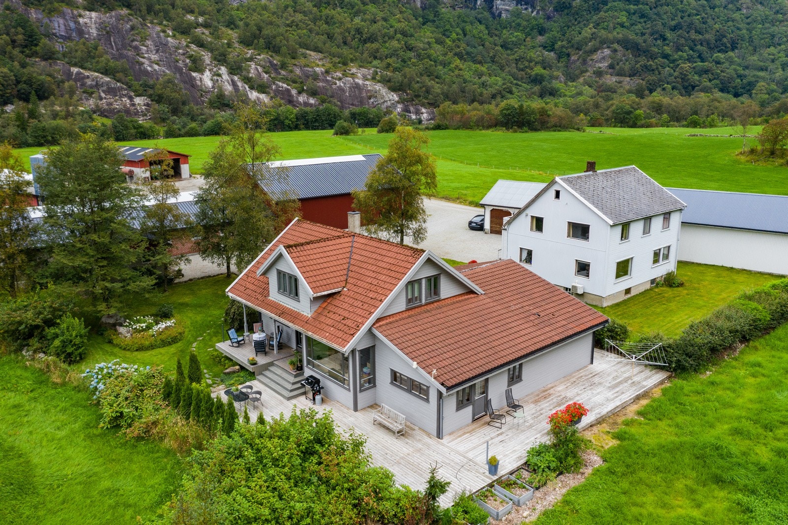 Følg denne linken for 360-visning av eiendommen: https://truevirtualtours.com/panorama/frafjordgarden-118 Galleribilde