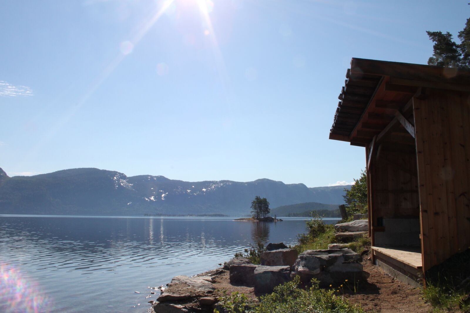 Fra grillhytta ved vatnet Galleribilde