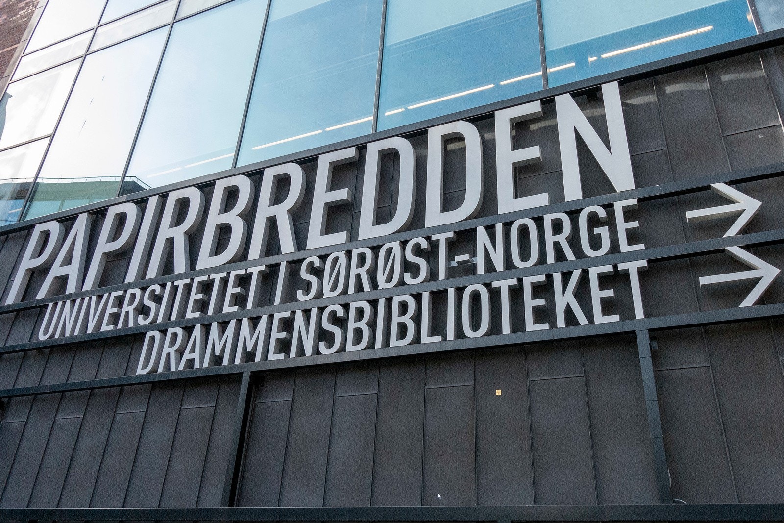 Universitetet i Sørøst-Norge har en av landets mest moderne lokaler på Papirbredden, helt nede ved elva. Galleribilde