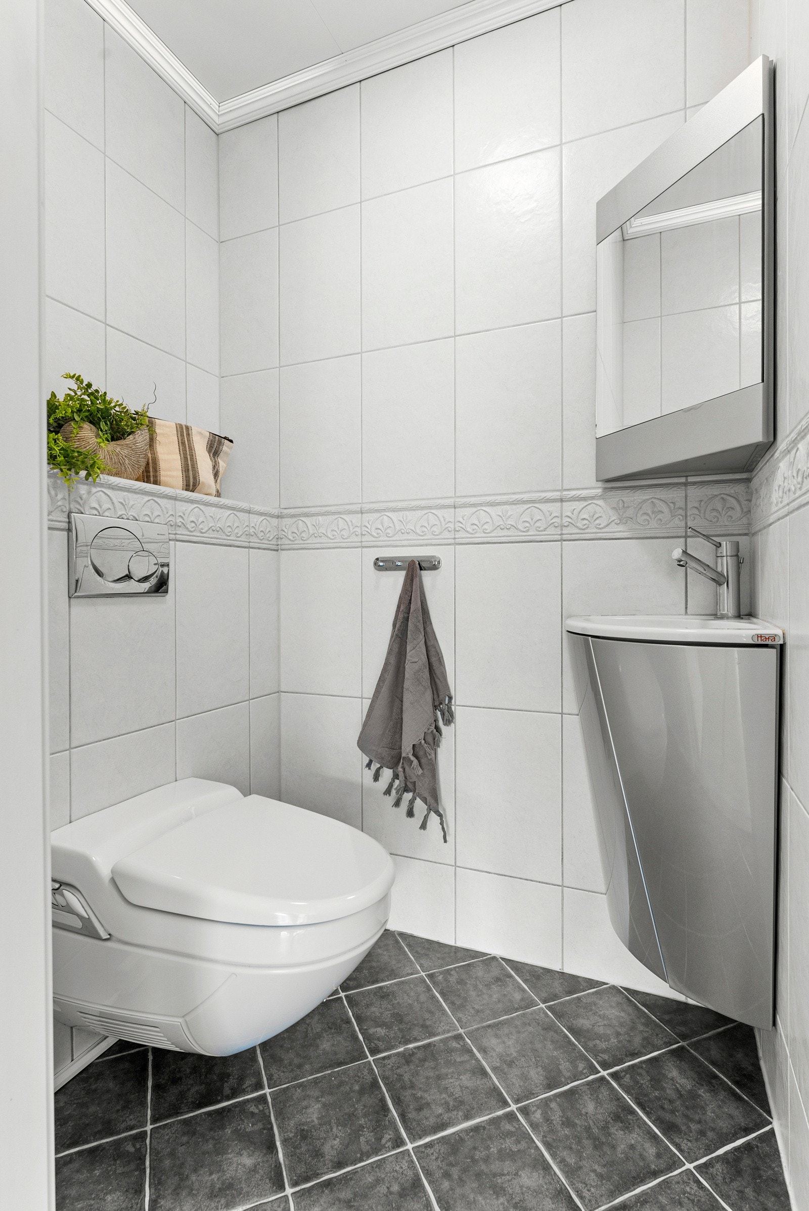 Gjeste-WC ved inngangspartiet Galleribilde