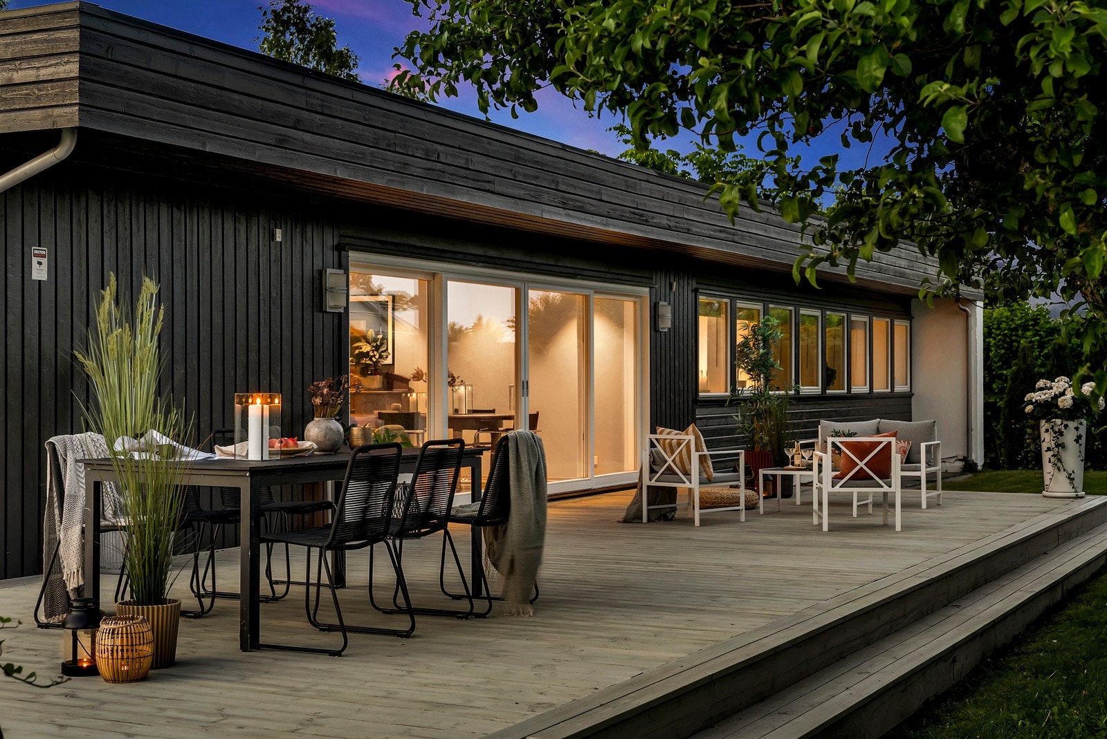 Stor tomt på litt over 1 mål Galleribilde