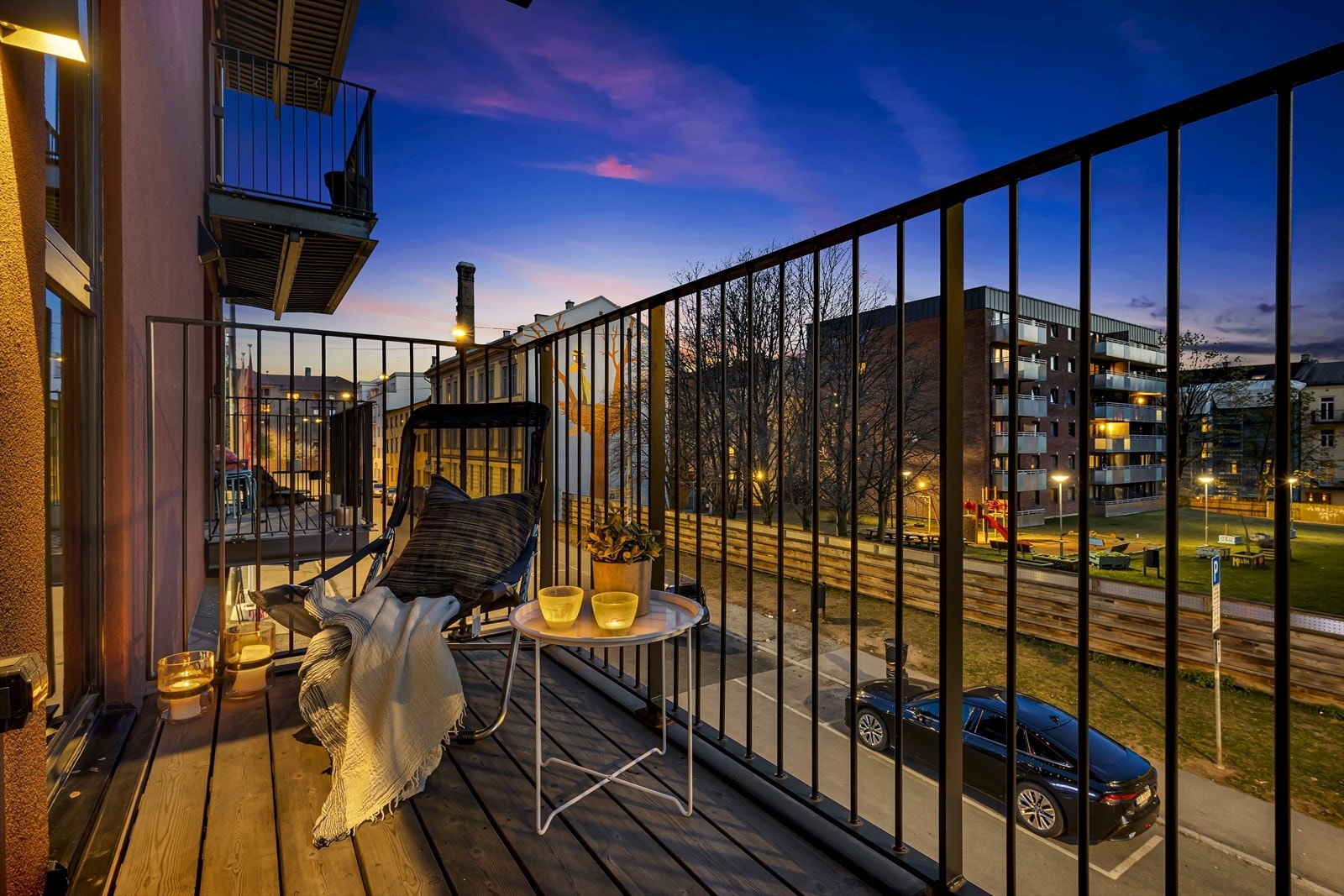 Begge balkongene har fin plass til en koselig sittegruppe. Galleribilde