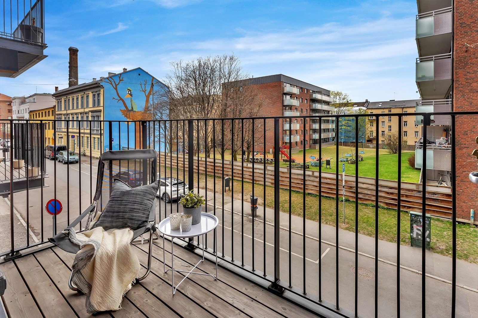 Fra kjøkkenet er det utgang til en syd-vestvendte balkong på 4 kvm med morgensol. Galleribilde