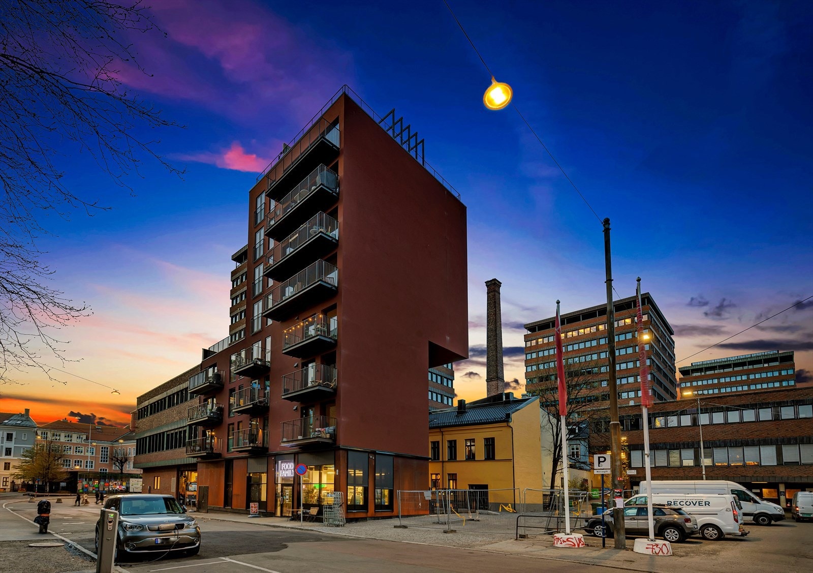 Nabolaget har en unik og stadig voksende urban identitet. Her finner du et spennende byliv, fra morgen til kveld, med butikker, restauranter og kafeer. Galleribilde