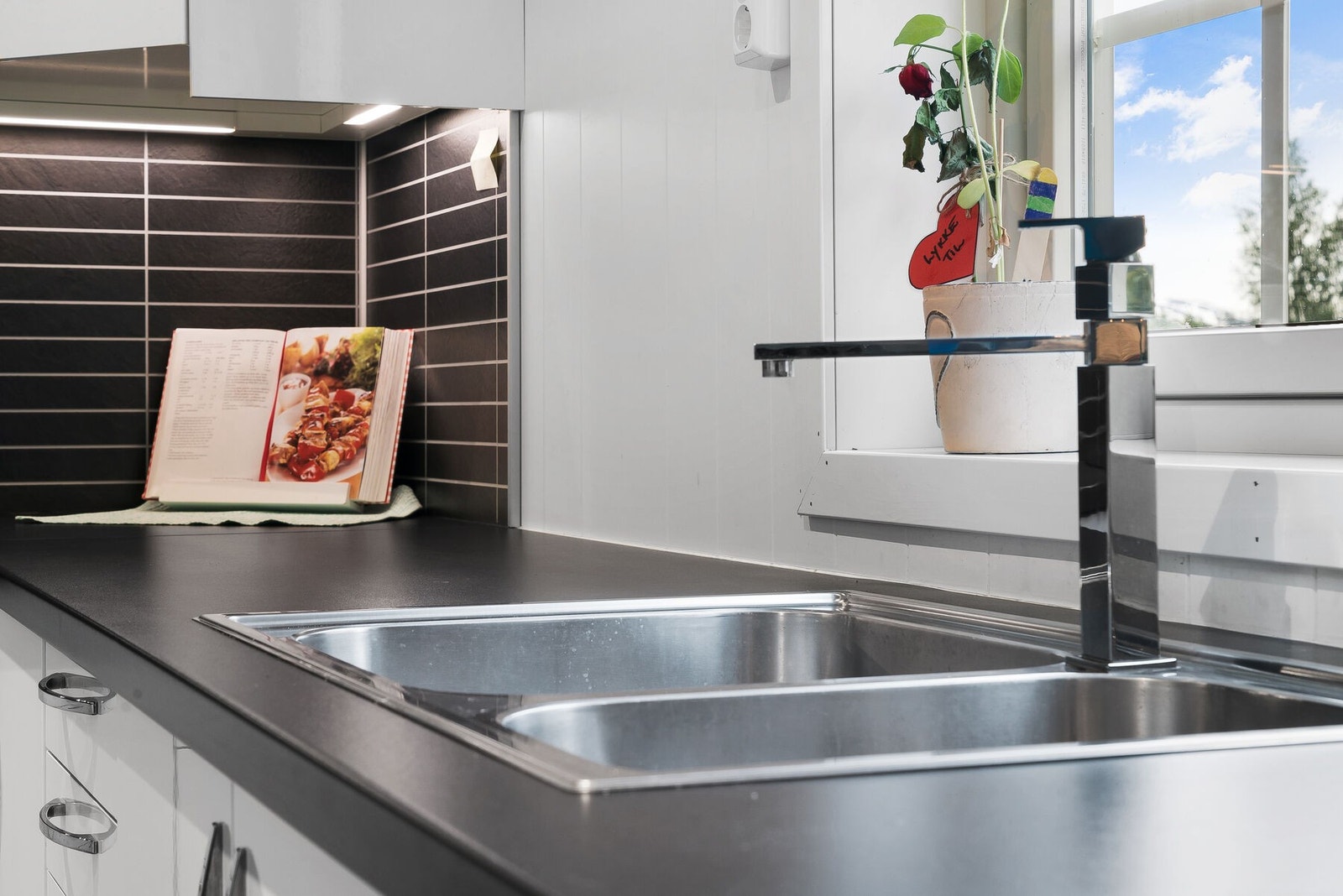 Hvitevarer på kjøkken medfølger. Galleribilde