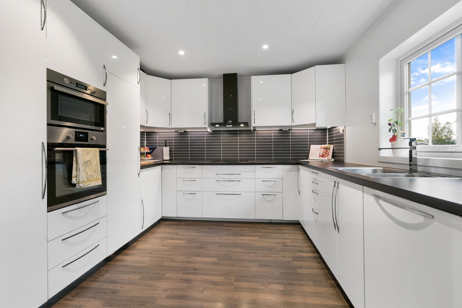 Pent moderne kjøkken. Galleribilde