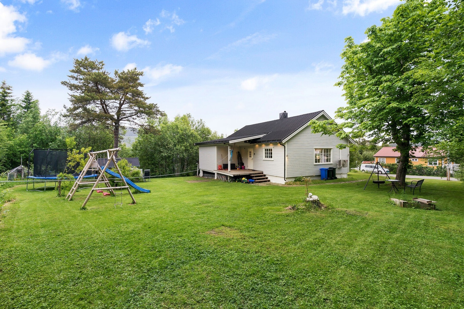 Eiendomsmegler 1 v/ Herman Fagernes har gleden av å presentere Juvikvegen 12! Galleribilde