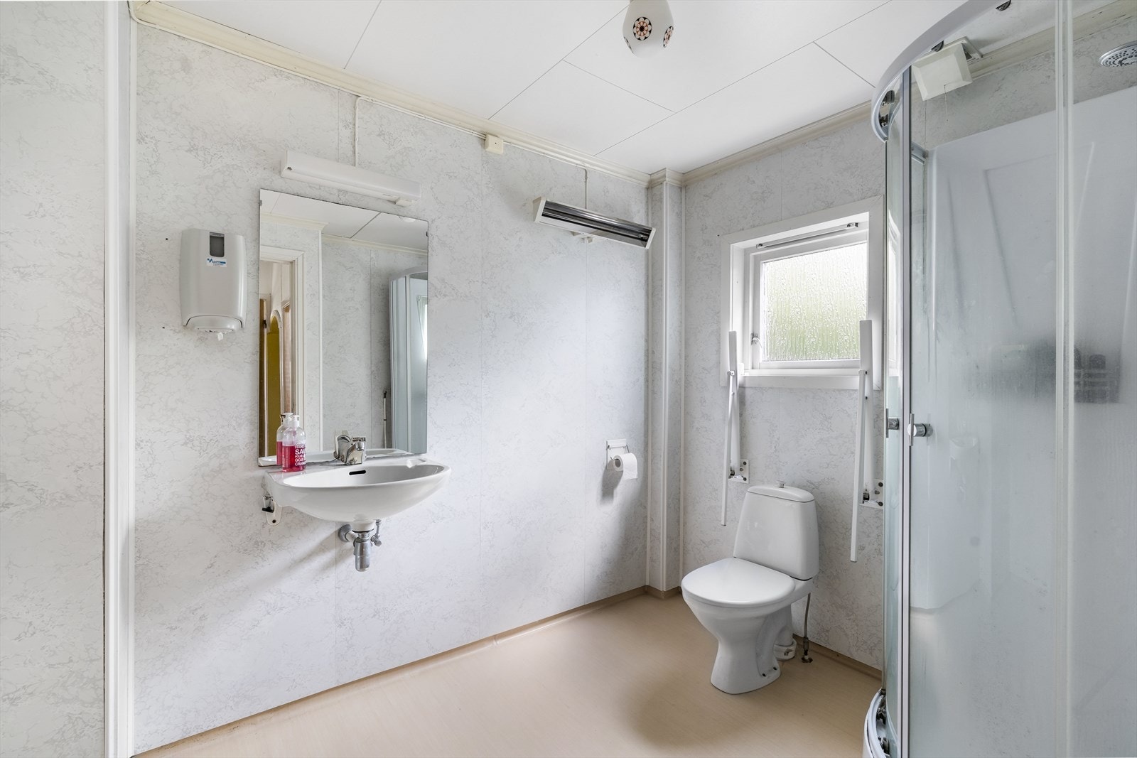 Bad i første etasje Galleribilde