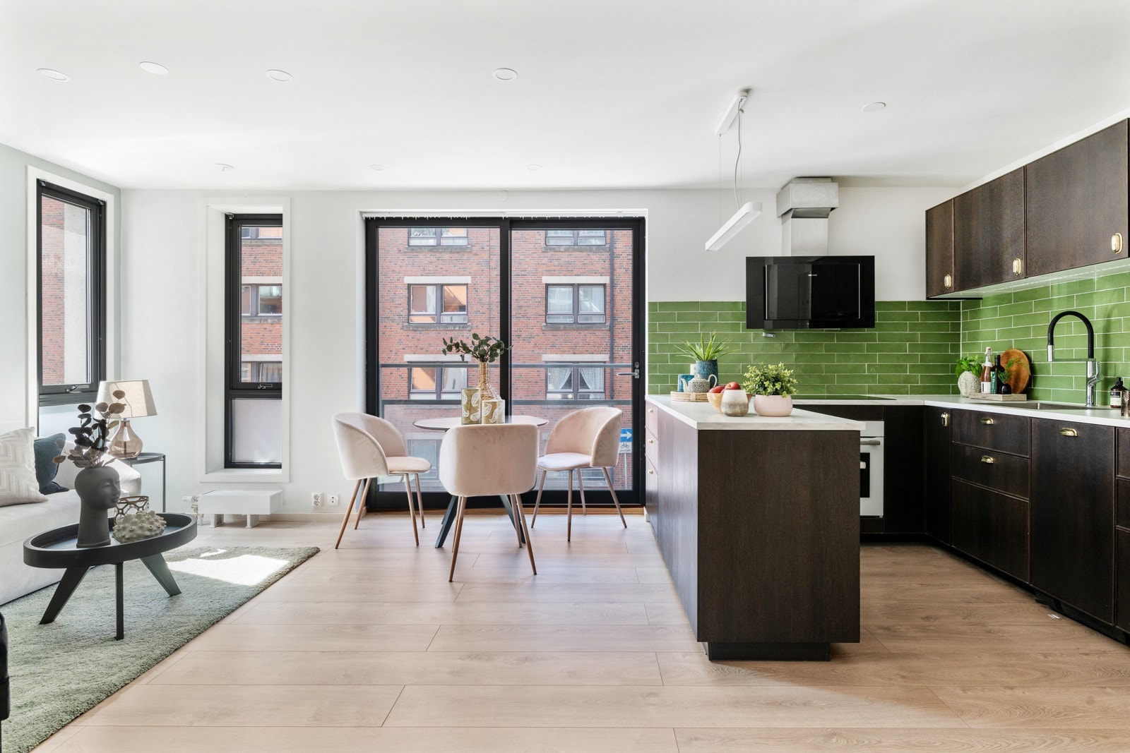 Velkommen til Breigata 12, presentert av Schala & Partners avd. Bjørvika / Gamle Oslo ved Henrik Stråkander, tlf. 98 30 02 83. Galleribilde