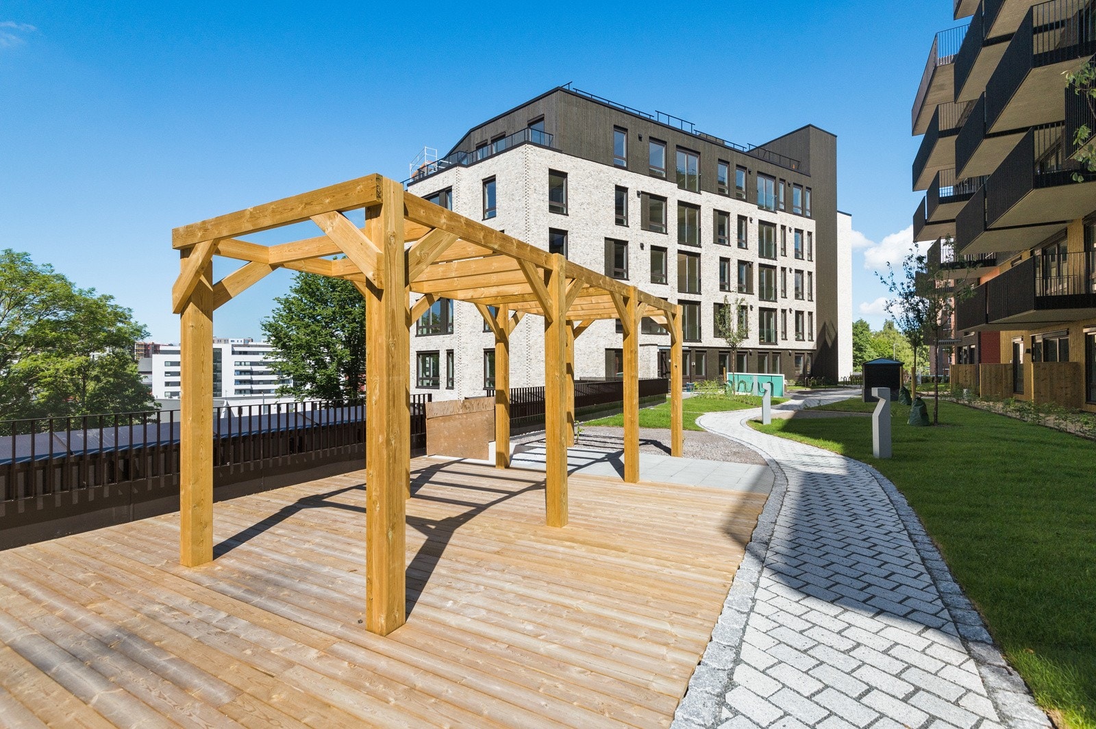 Det er felles takterrasser i borettslaget og fellelsormdåene vil bli pent opparbeidet. Galleribilde