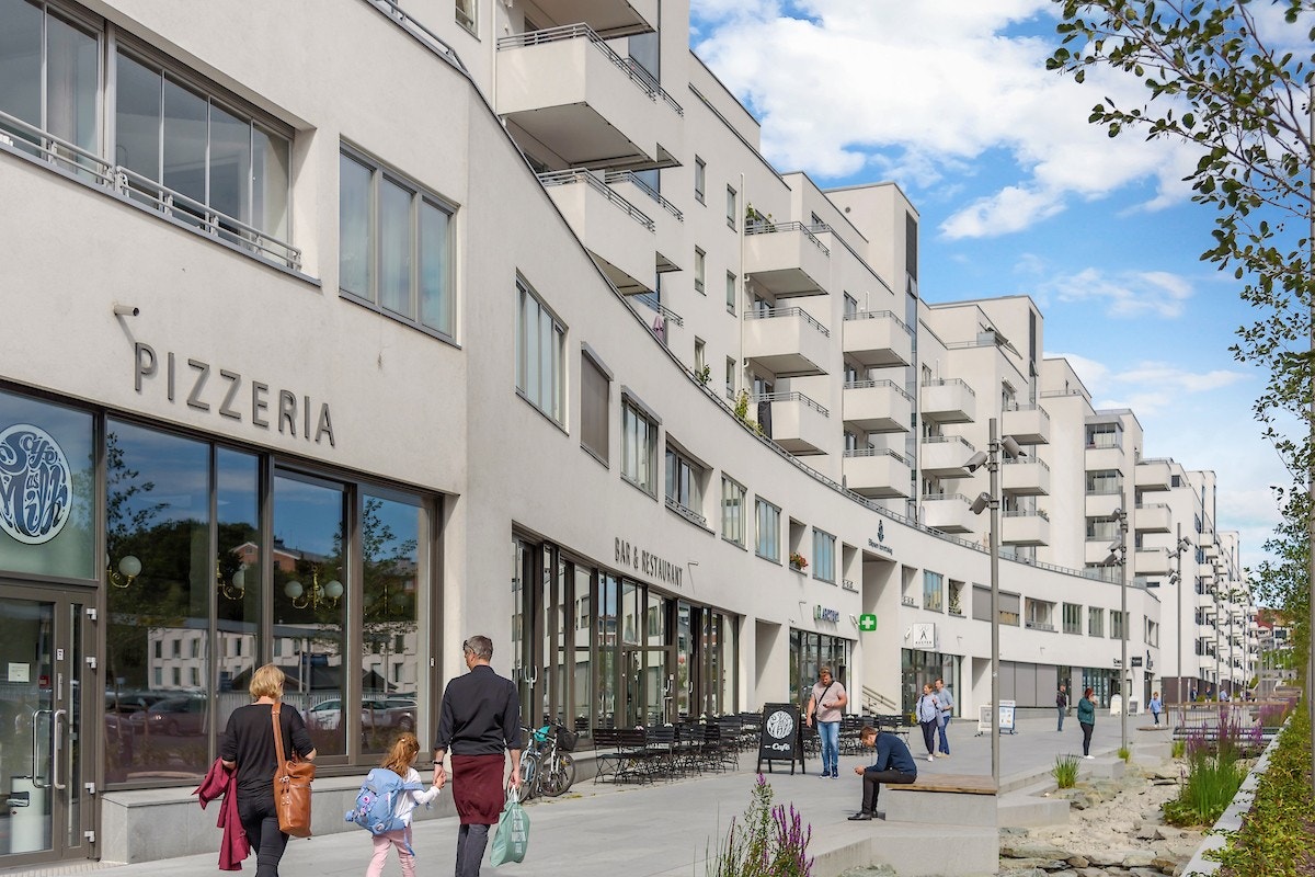 Flere hyggelige nærbutikker, kafeer og spisesteder Galleribilde