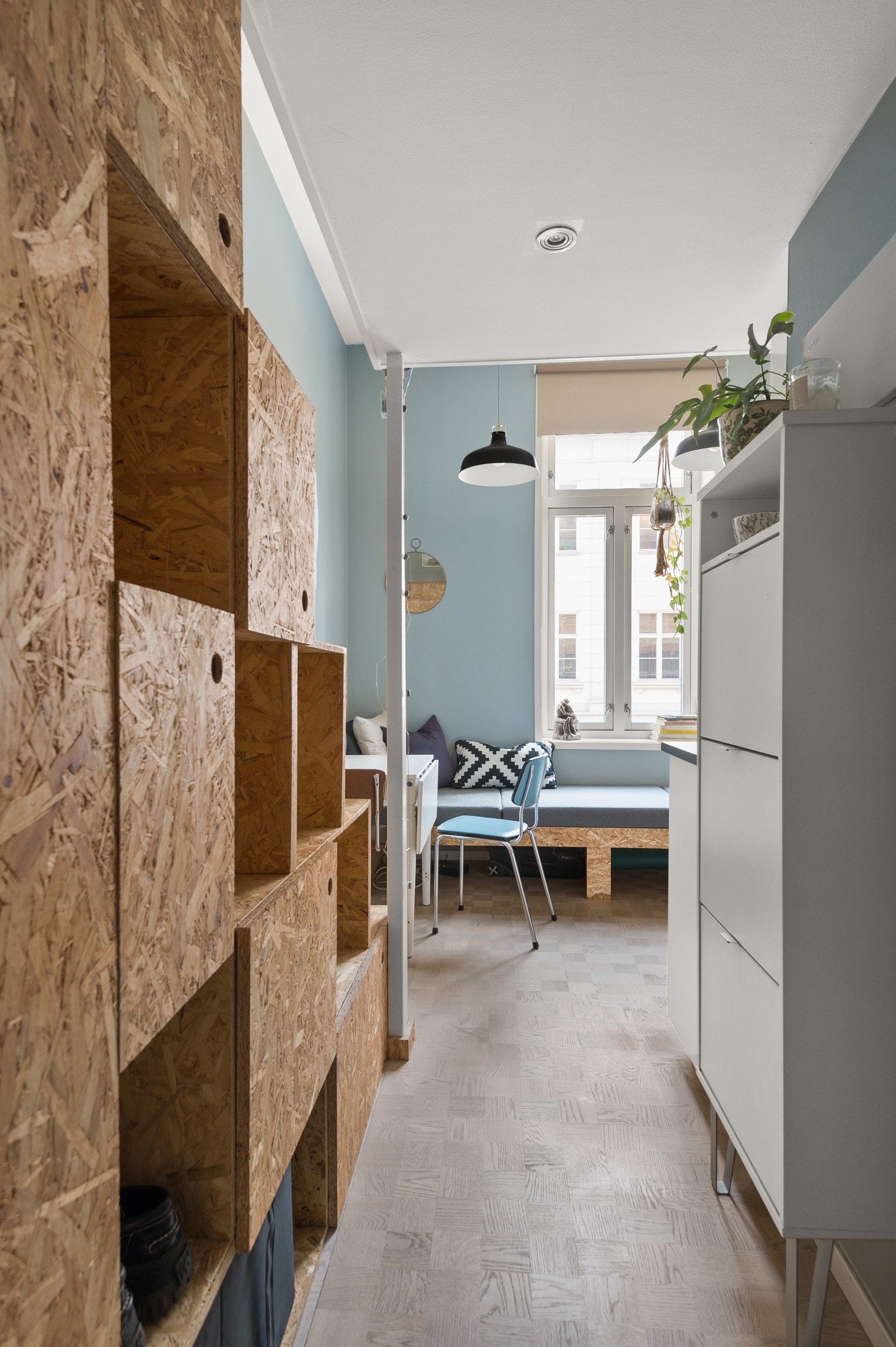 Meget praktisk entré med god plass til oppbevaring Galleribilde