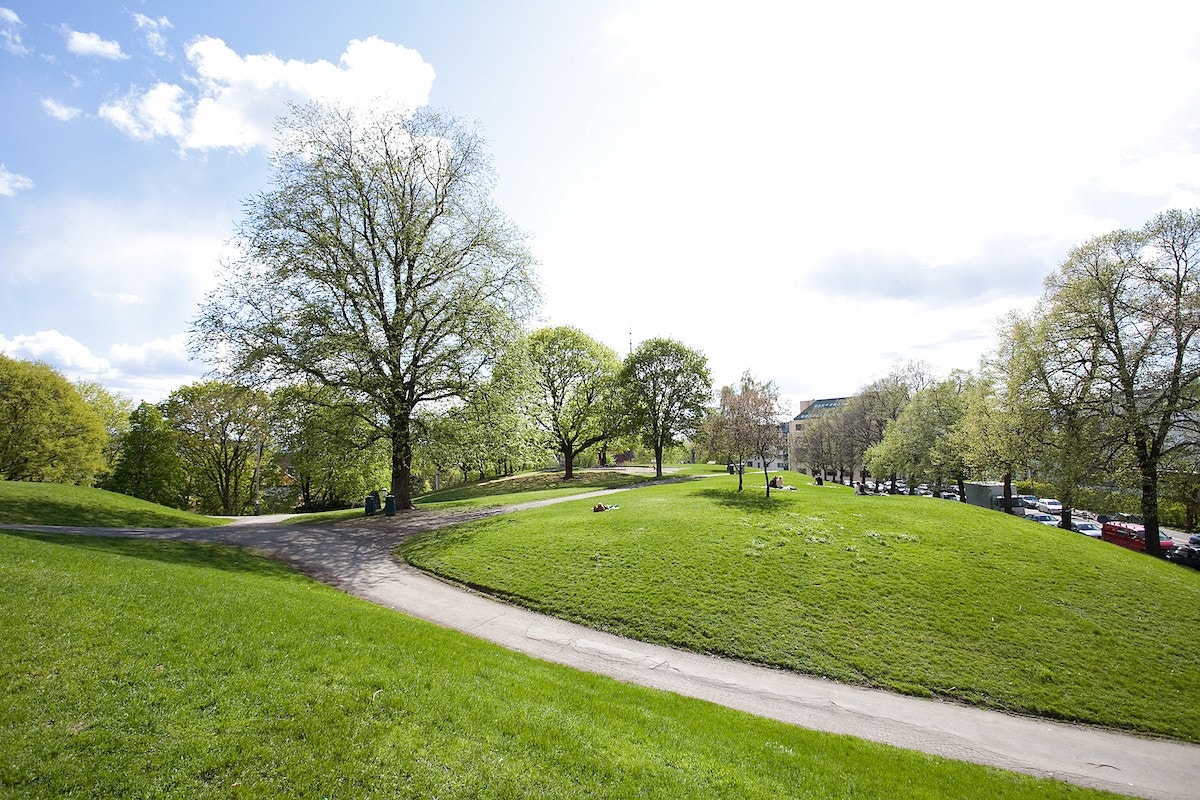 Stensparken i kort gange. Galleribilde