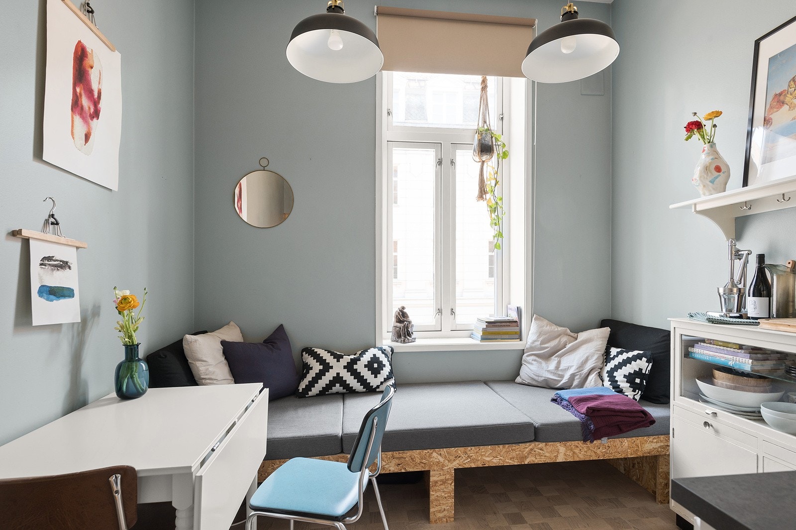 Meget lys og arealeffektiv studioleilighet med lysinngang fra store vindusflater. Galleribilde