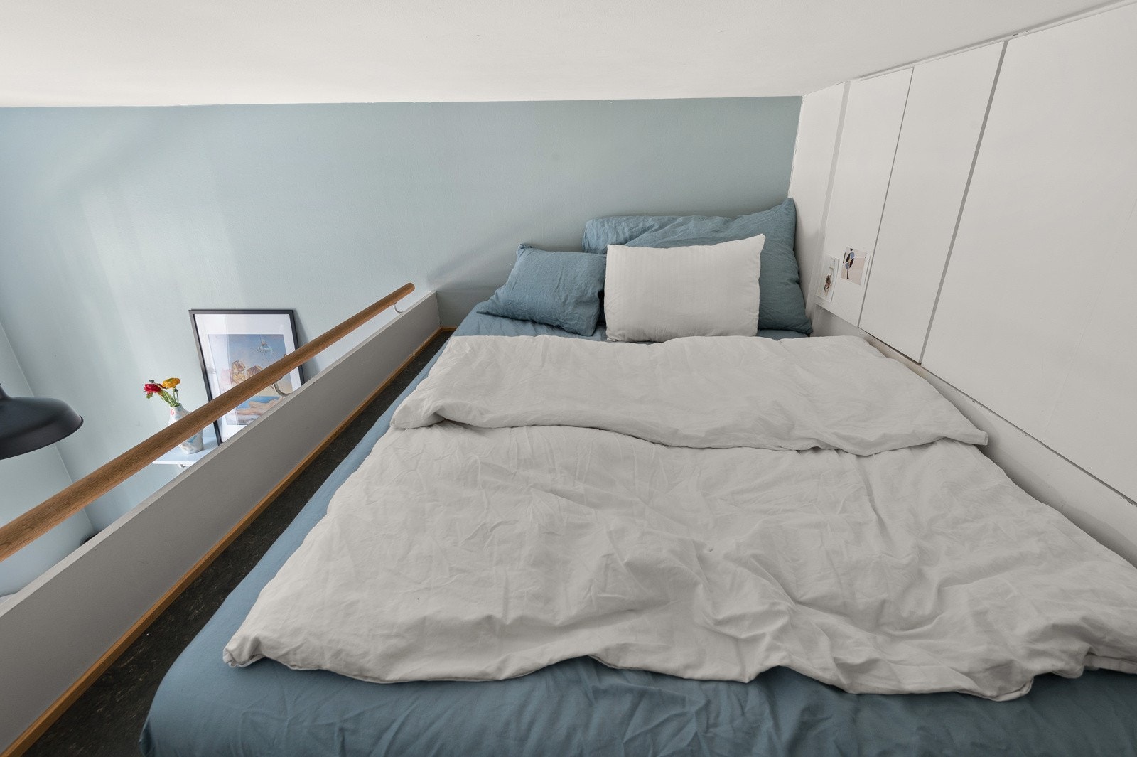 Stor hems med plass til dobbeltseng. Galleribilde