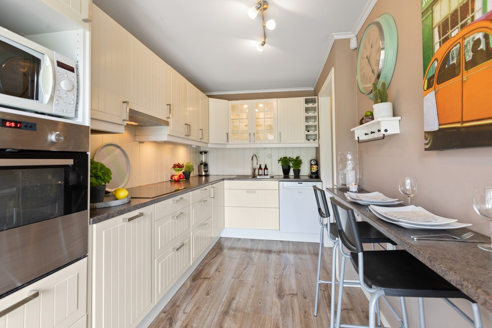 Kjøkken med spiseplass Galleribilde