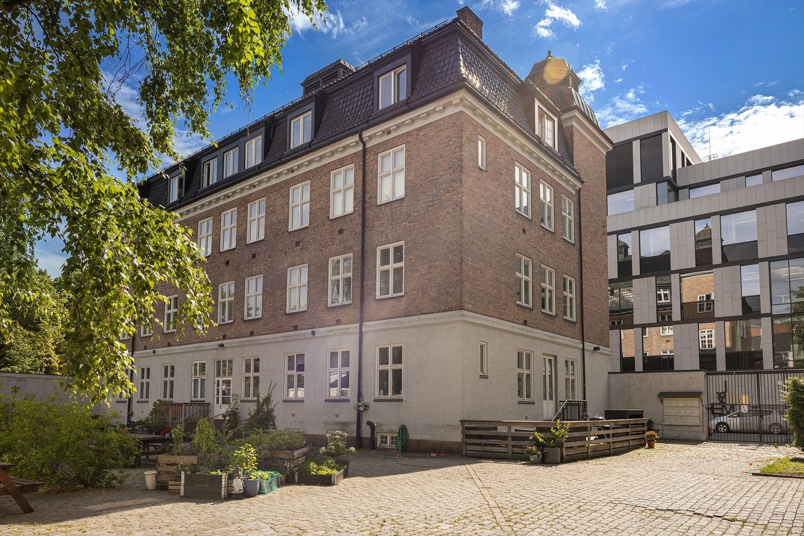 I 2011 ble bygget totalrehabilitert og nye leiligheter ble bygget. Galleribilde