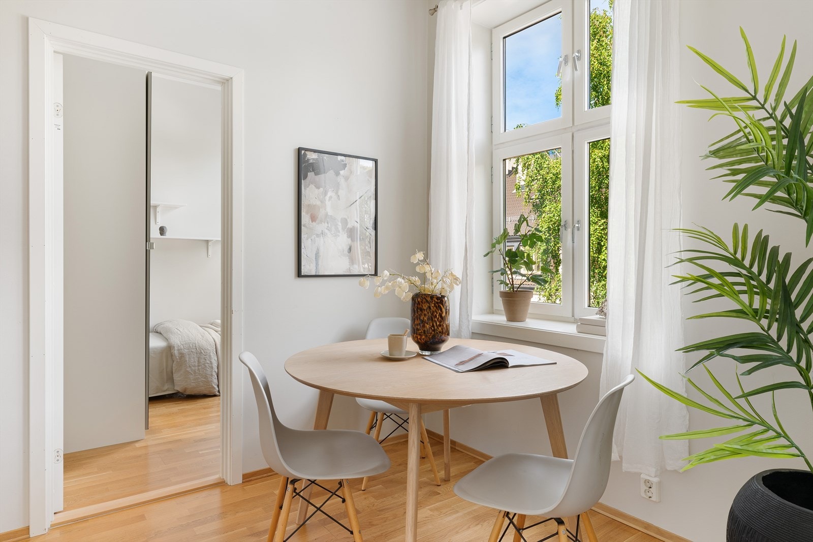 Sameiet har avtale med Lynet for bredbånd (250/250 Mbit). Dette er inkludert i husleien. Galleribilde