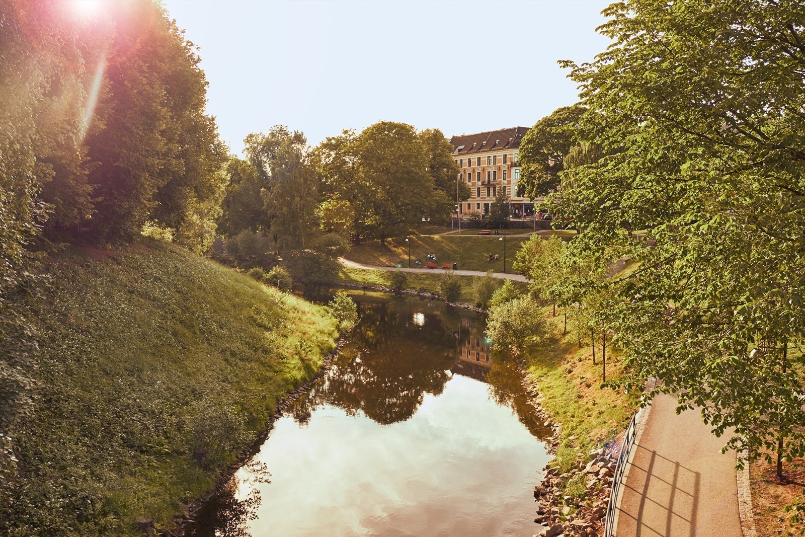 Idylliske omgivelser langs Akerselva Galleribilde