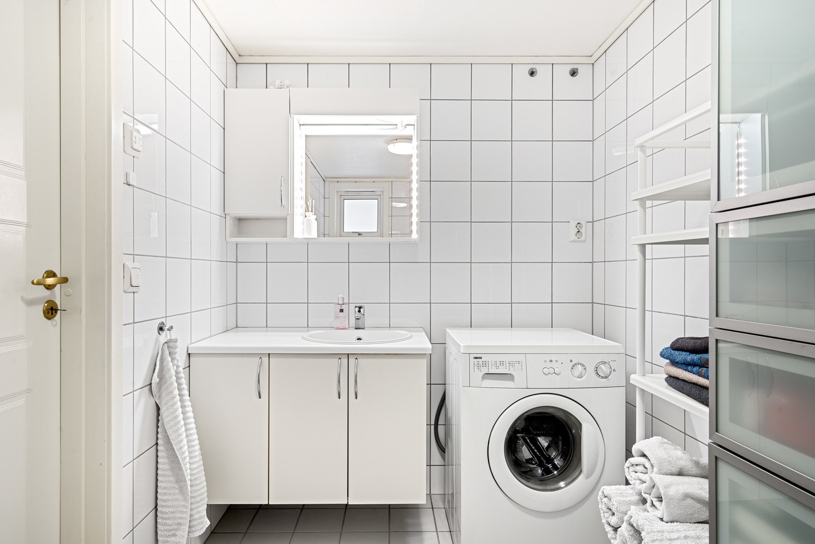 Flott, flislagt bad på 5 m² Galleribilde