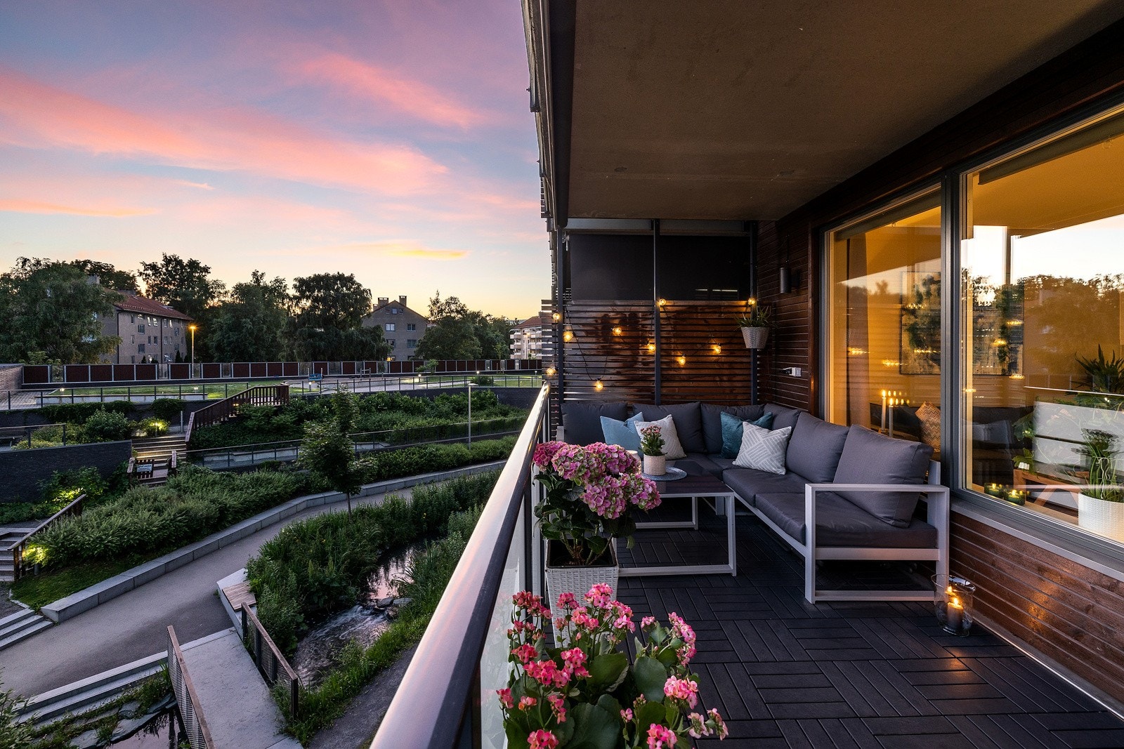 Her kan du nyte sene sommerkvelder med noe godt i glasset. Galleribilde