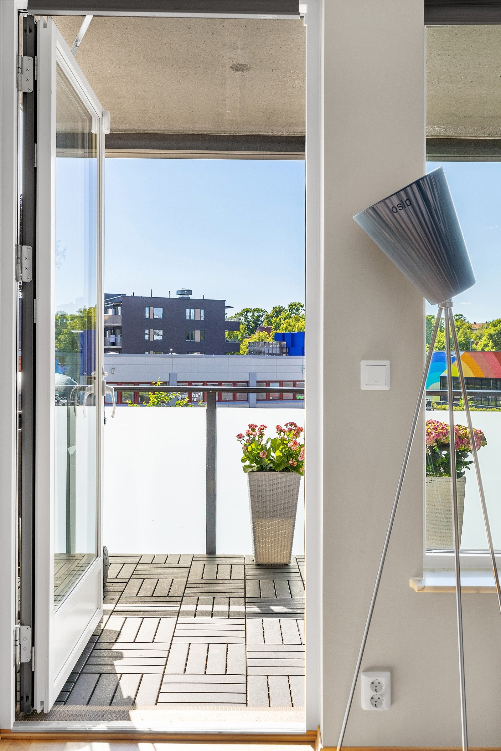 Fra stue er det utgang til en herlig balkong på 10 kvm. Galleribilde