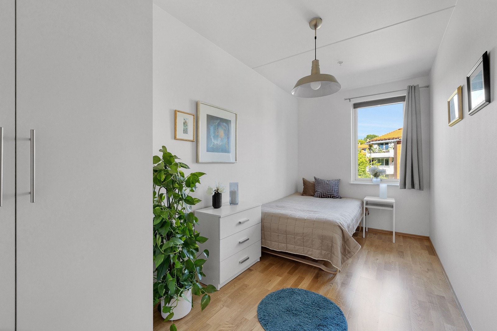 Soverom 3 med tilhørende garderobeskap. Galleribilde