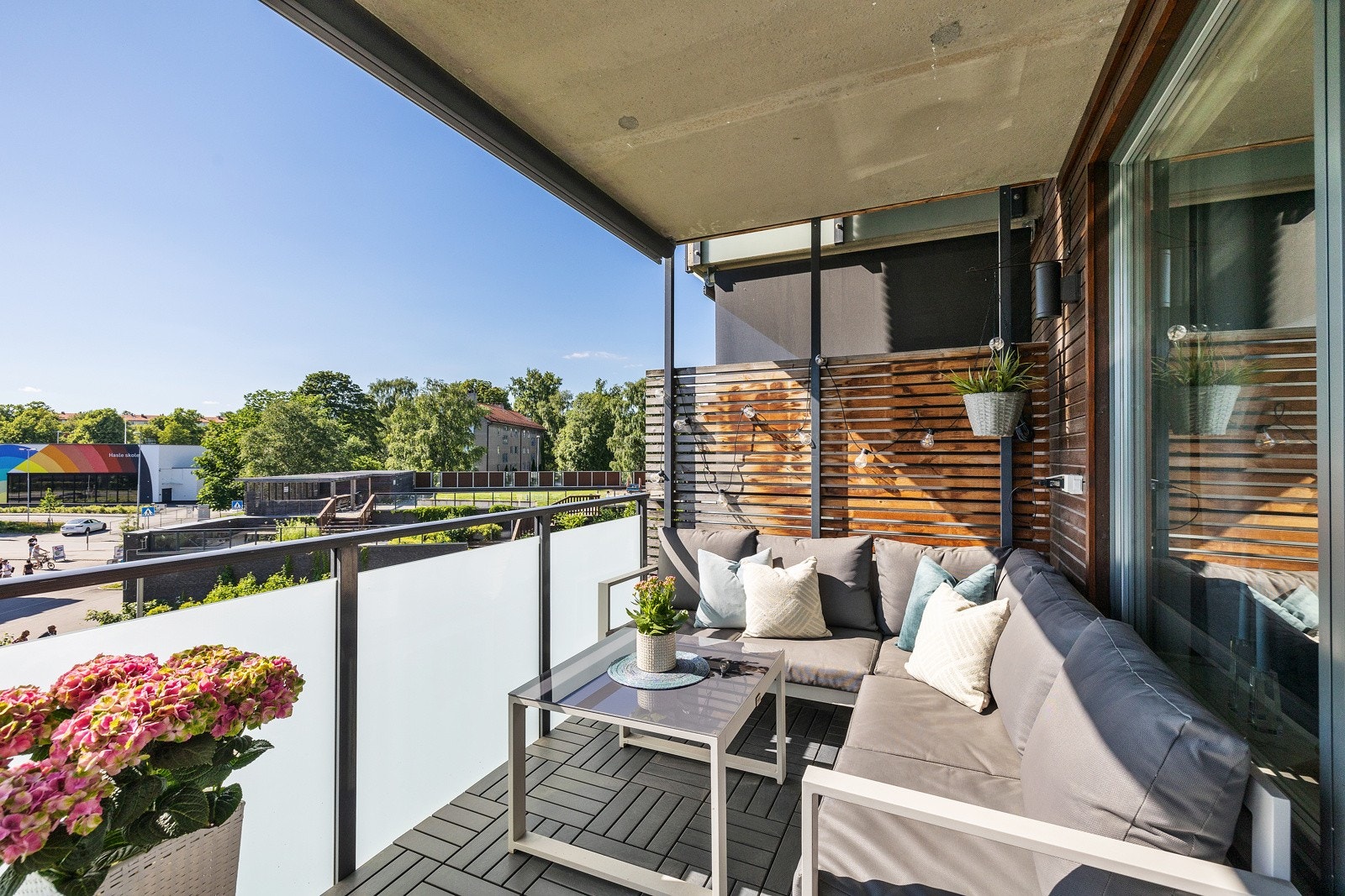 Her kan du trekke deg tilbake og nyte ettermiddagssolen i behagelige omgivelser. Galleribilde