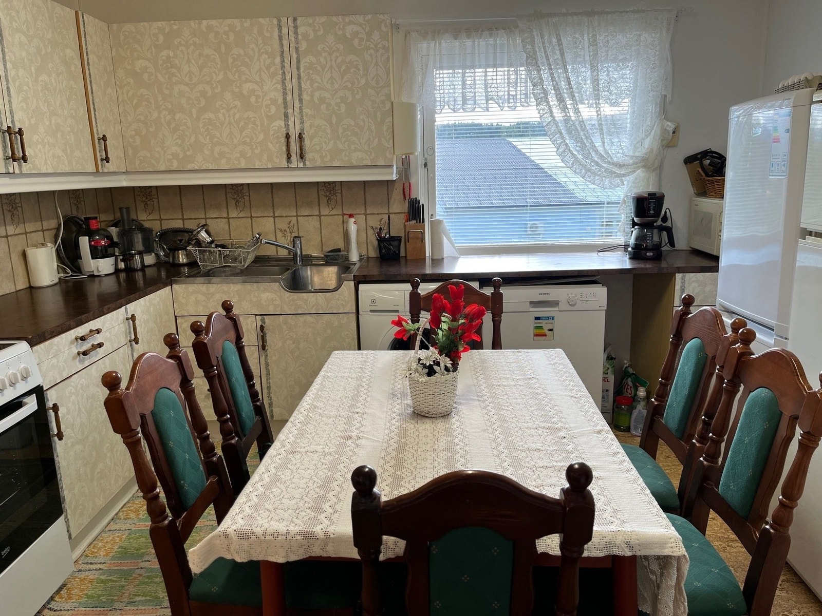 Vestvendt kjøkkenvindu gir god aftenstemning. Galleribilde