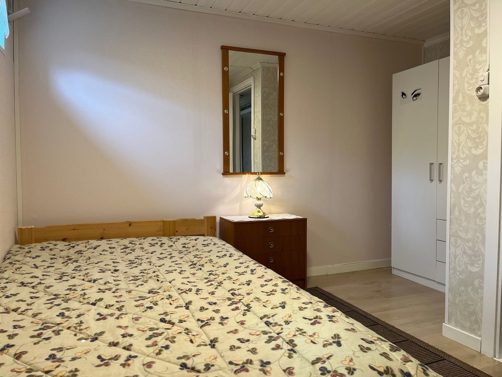 Soverom nede, mot sydøst. Galleribilde