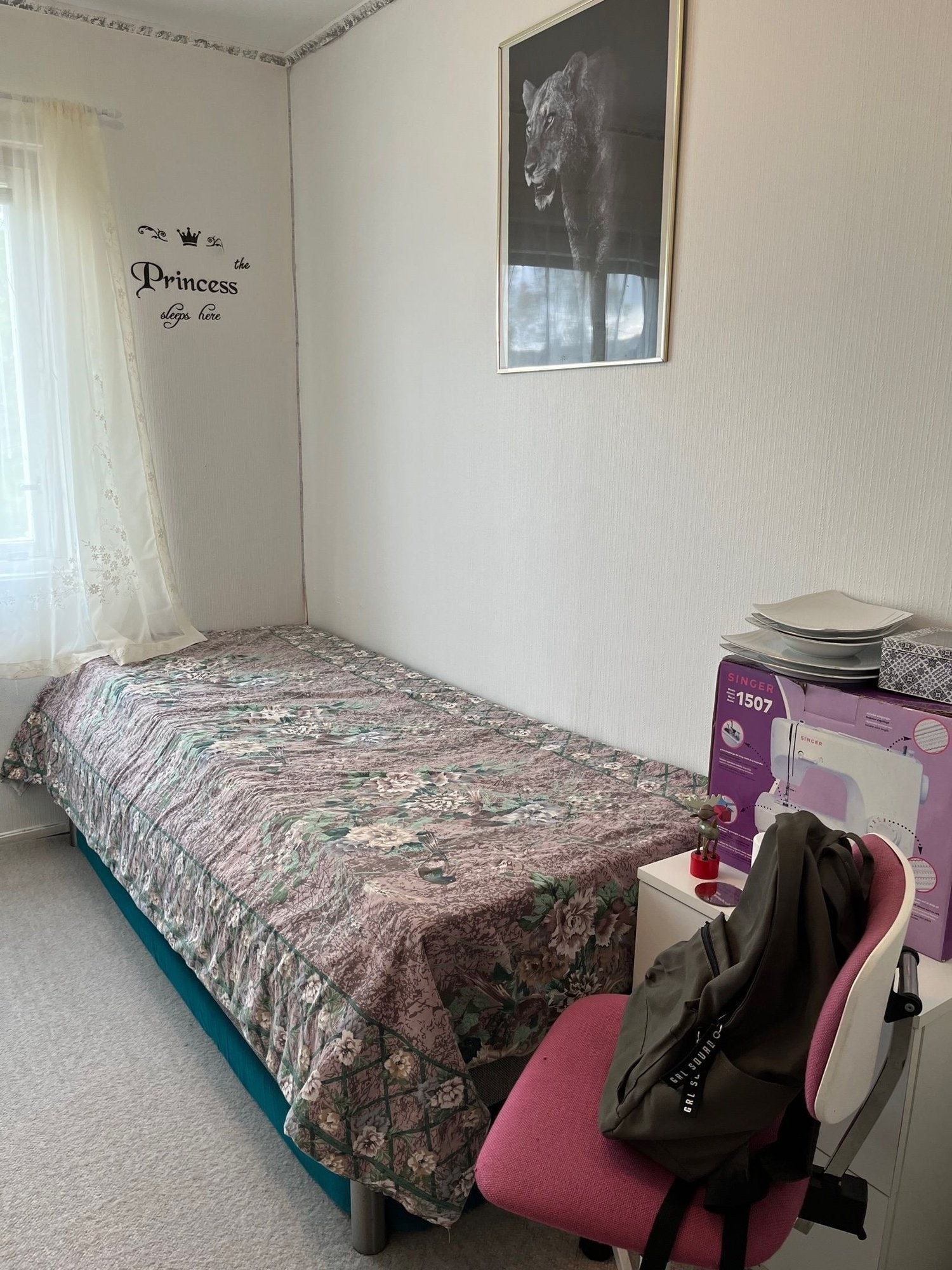 De to minste soverommene i hovedetasjen ble pusset opp i 2021. Listene i taket er dekorerte. Galleribilde