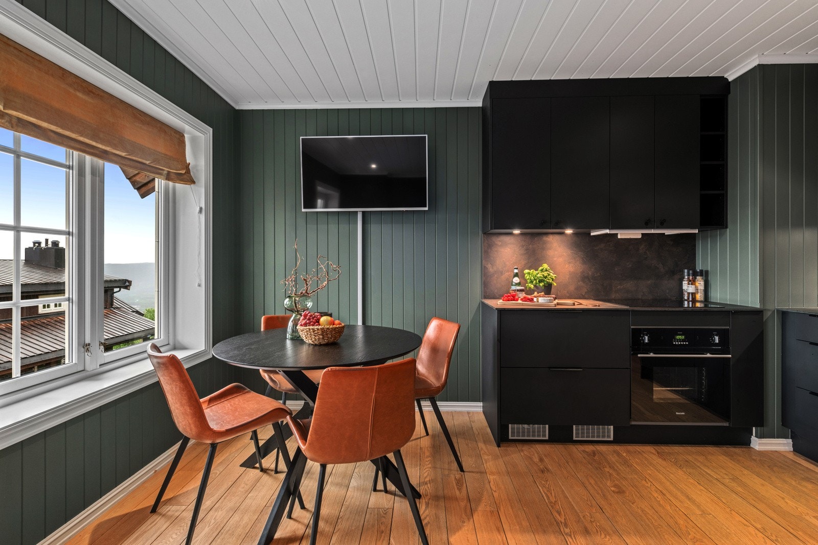 Plass til spisebord ved kjøkkenet Galleribilde