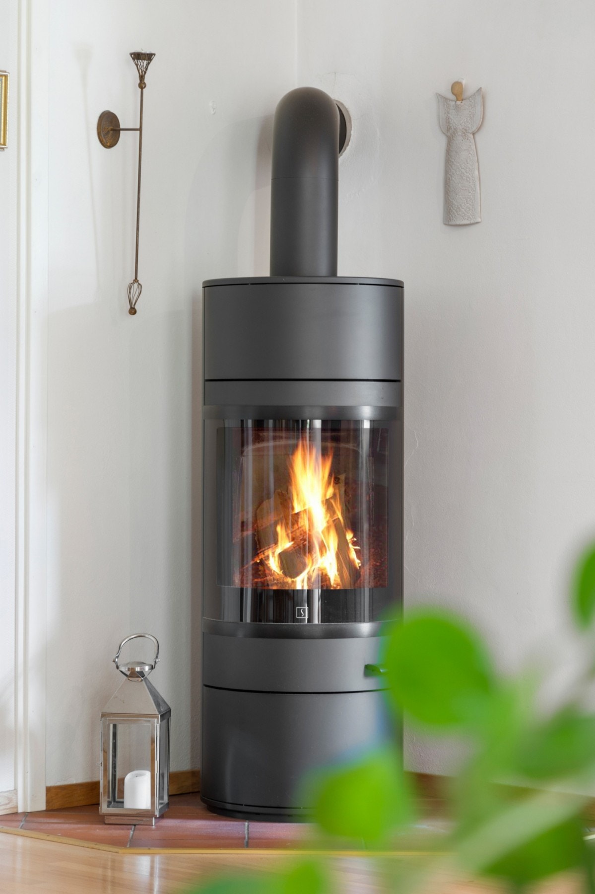 Pipe ble renovert med nedsatt stålrør i 2016, og peisovnen er fra samme år. Galleribilde