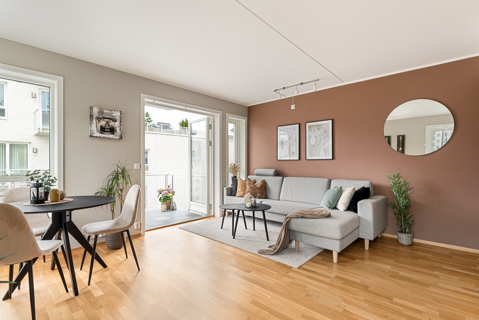 Lise K. Hjelmseth har gleden av å presentere Fernanda Nissens gate 1B. Galleribilde