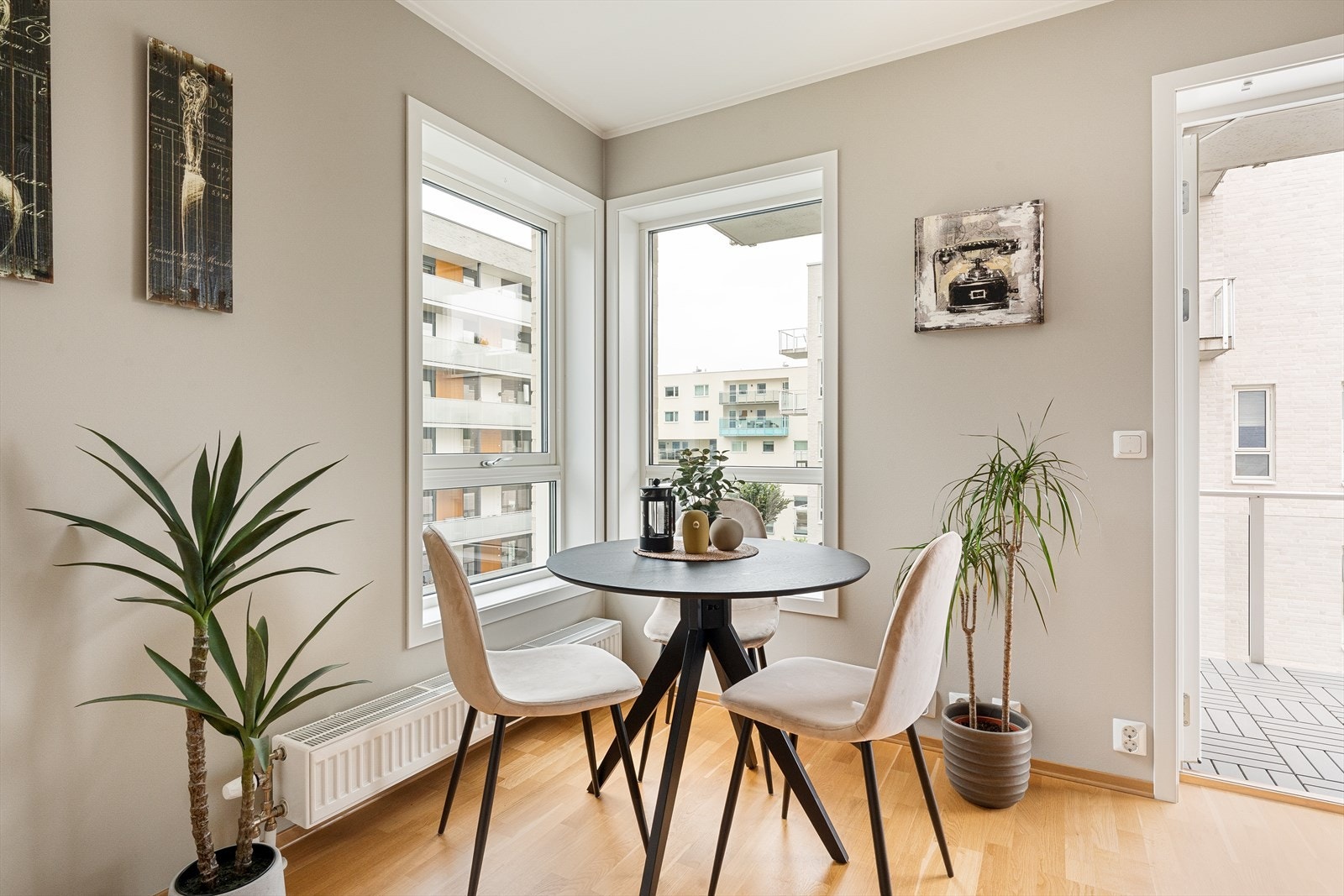 Spiseplassen. Galleribilde