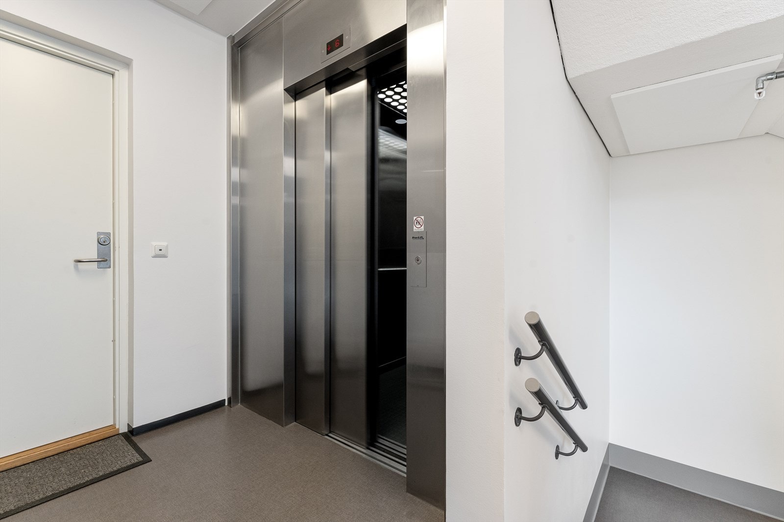 Felles oppgang med heis. Galleribilde