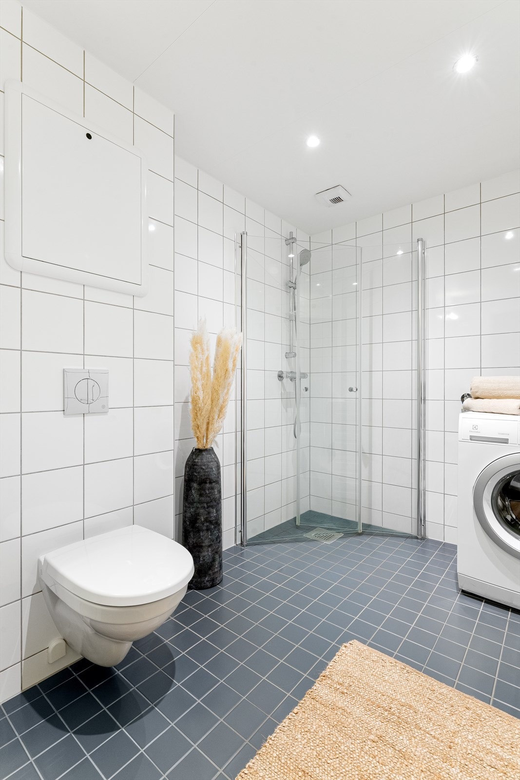 Varme i gulv og opplegg for vaskemaskin. Galleribilde