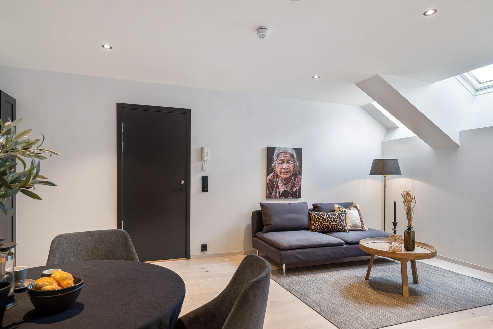 God plass til å innrede med både spisebord og sofagruppe. Galleribilde