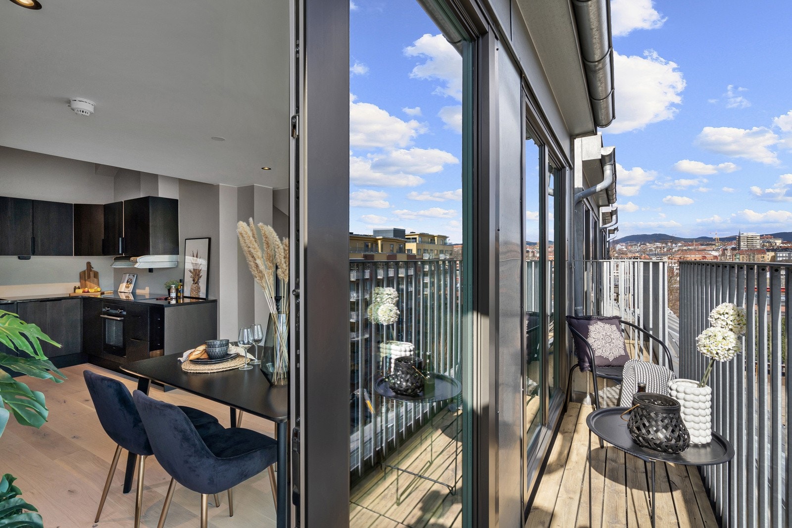 Her er det plass til å innrede med en sittegruppe, og nyte utsikten over Oslos tak. Galleribilde