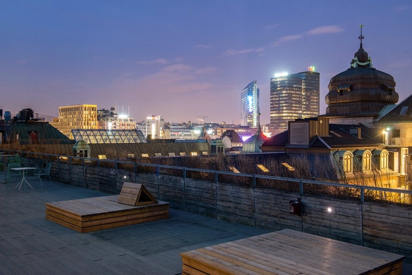 I sjette etasjen er det tilgang på tre store takterrasser, hvor du kan nyte fantastisk utsikt over hele byen Galleribilde