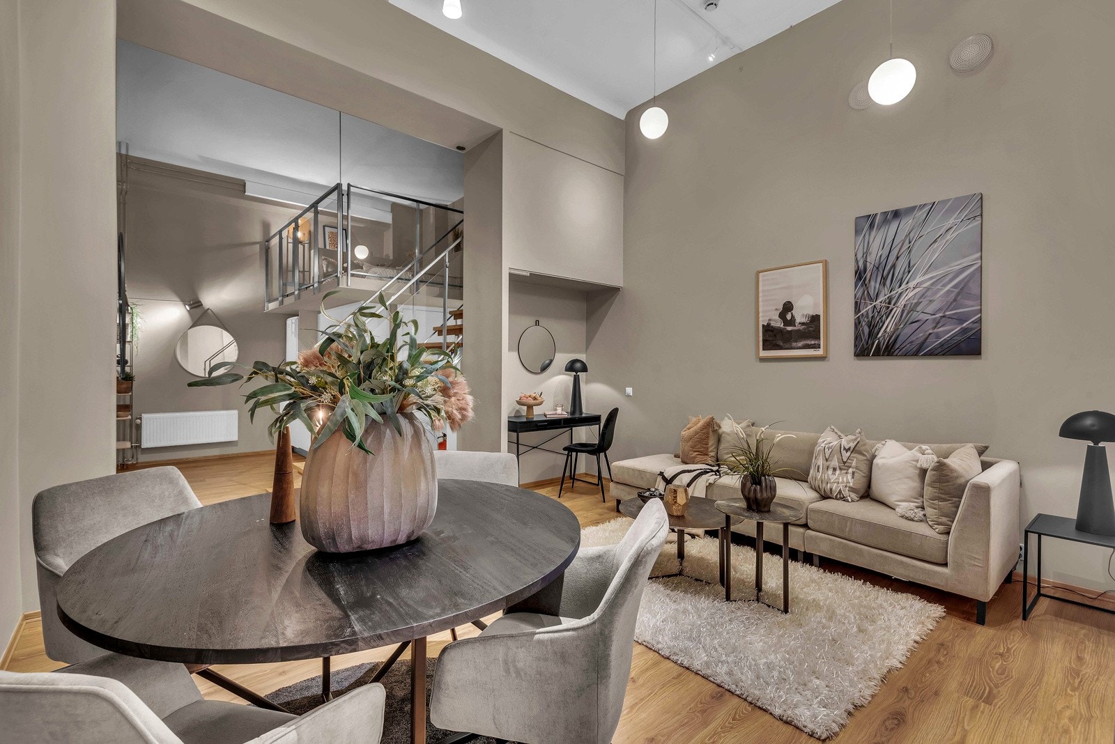 Legg merke til takhøyden Galleribilde