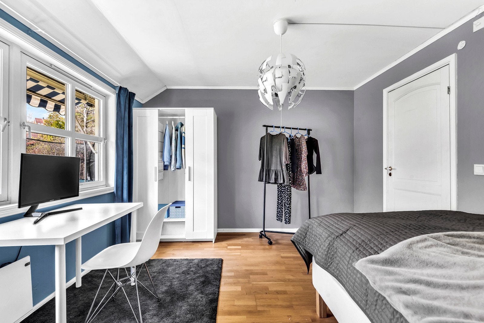 Soverom III - God plass til seng, nattbord, kommode/skap m.m. Galleribilde
