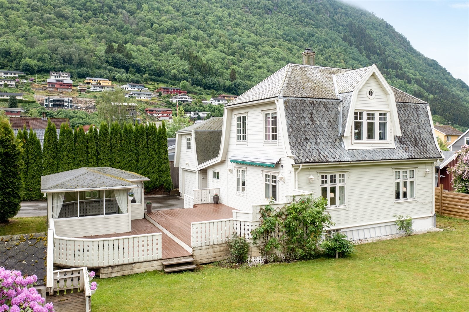 Flott og herskapleg eigedom midt i Vik sentrum Galleribilde