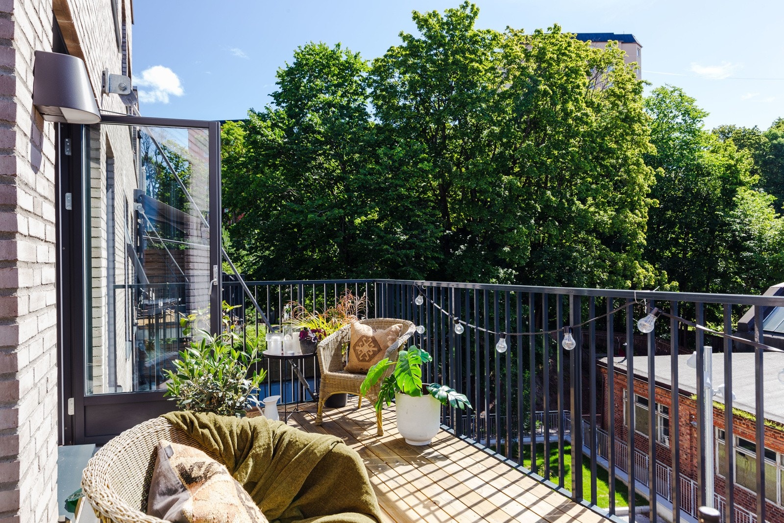 Perfekt i sommervarmen! Hva er vel bedre enn en stor, sydvendt balkong? Galleribilde