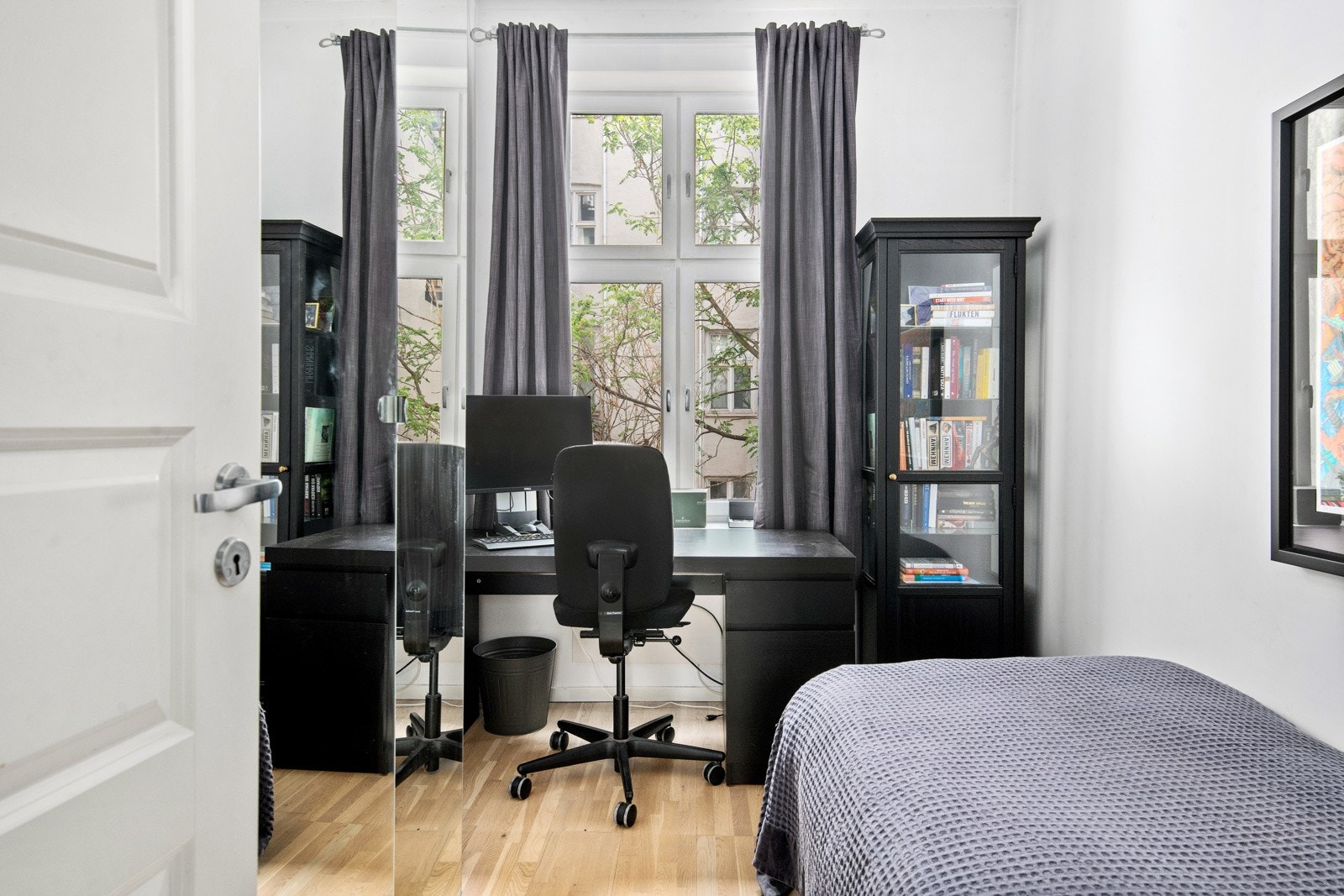 Med to soverom egner det ene seg ypperlig for gjesteværelse, barnerom eller hjemmekontor. Galleribilde