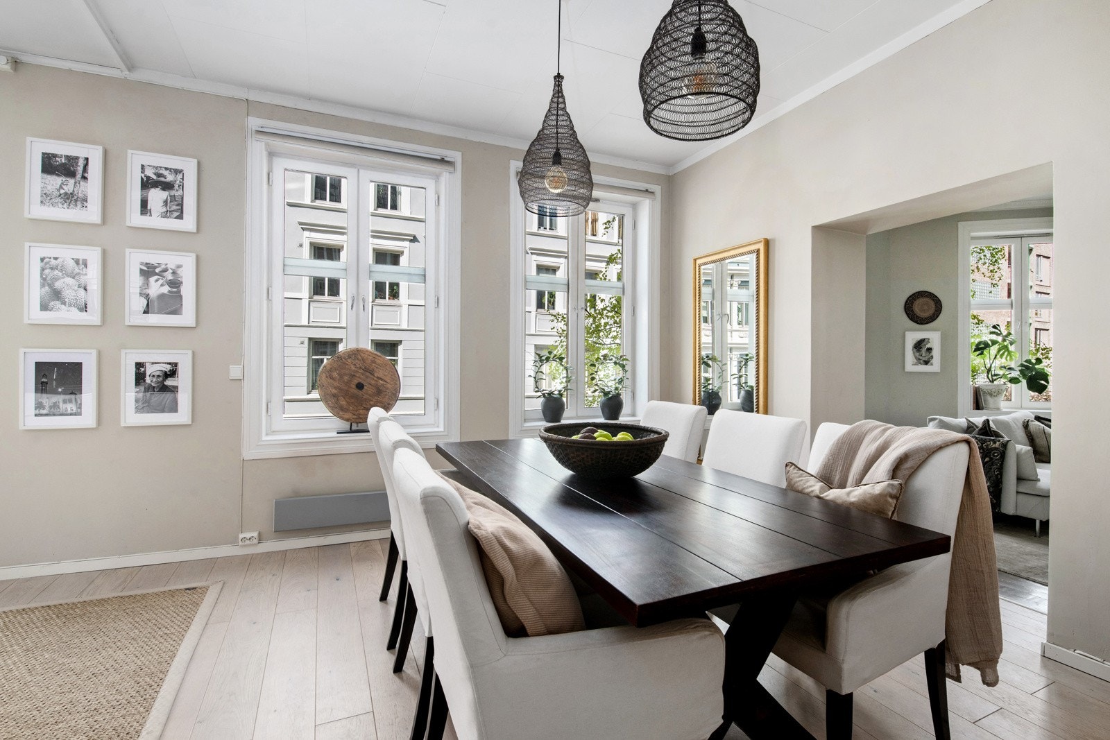 Den generøse takhøyden på opptil 2,86 meter, sørger for en luftig atmosfære. Galleribilde