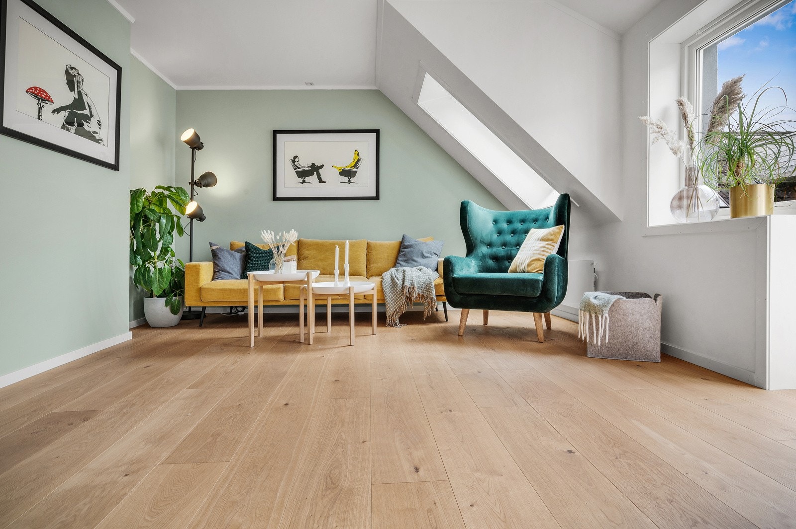 God planløsning med god plass til både spisestue og sofagruppe Galleribilde